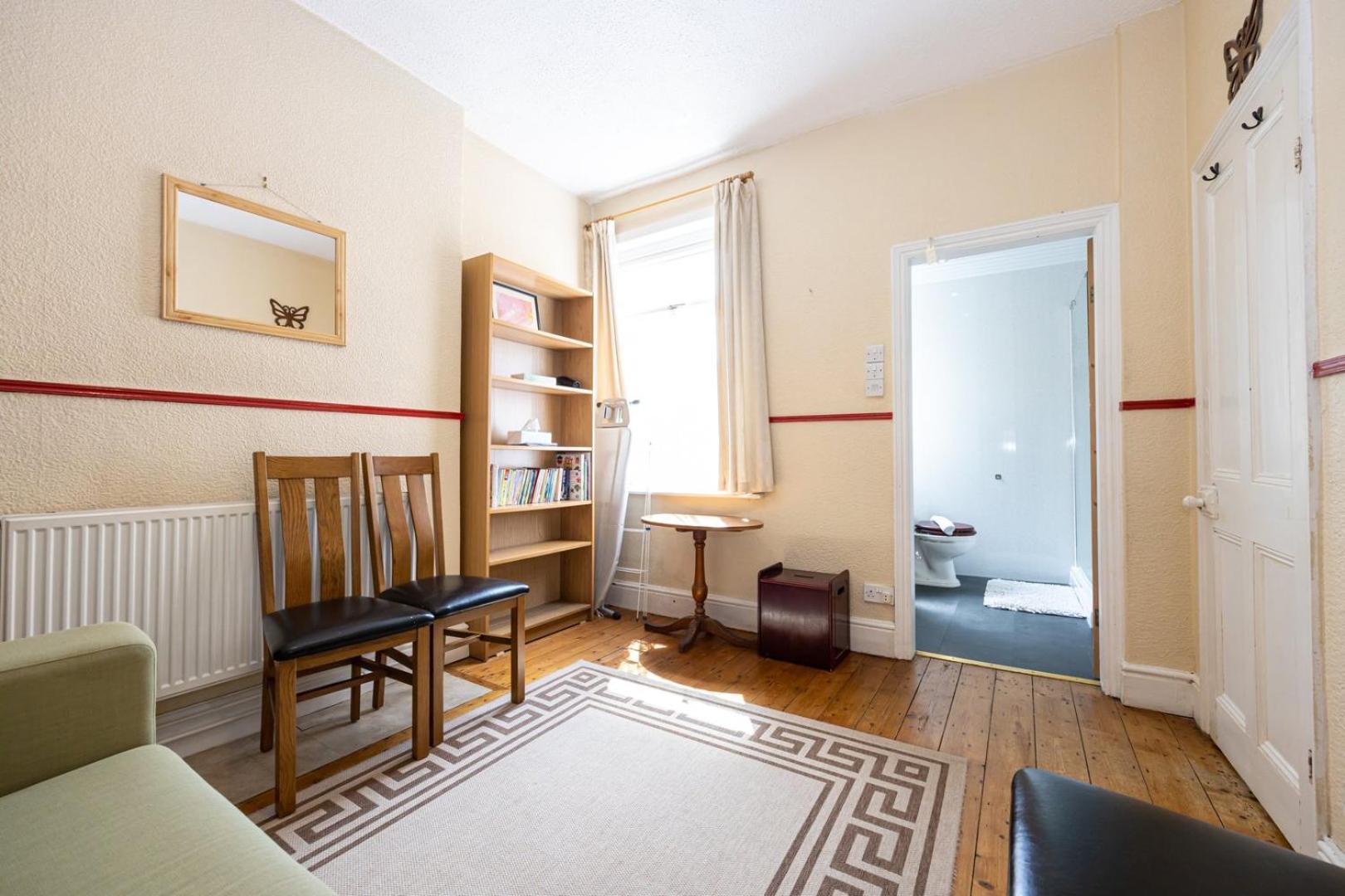 Guestready - Enchanting Life In Gorse Hill Manchester Exterior photo