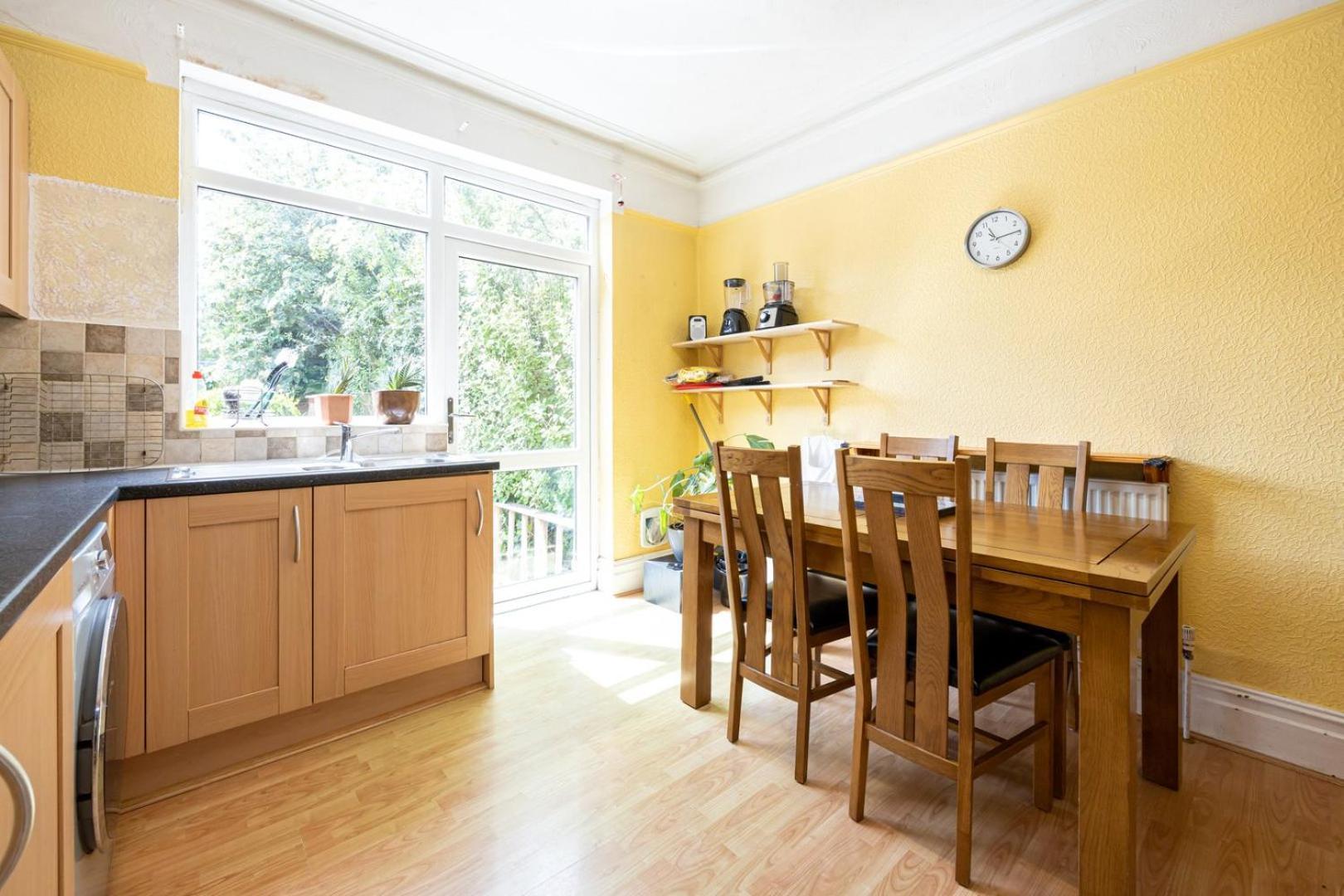 Guestready - Enchanting Life In Gorse Hill Manchester Exterior photo
