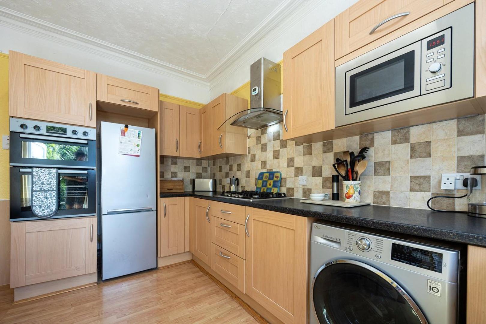 Guestready - Enchanting Life In Gorse Hill Manchester Exterior photo
