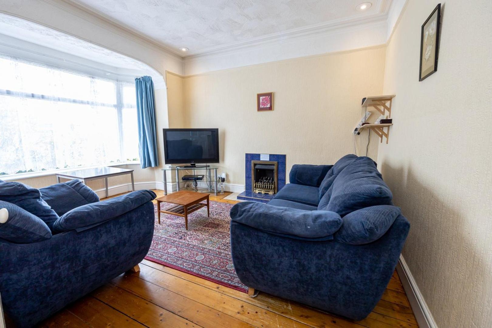 Guestready - Enchanting Life In Gorse Hill Manchester Exterior photo