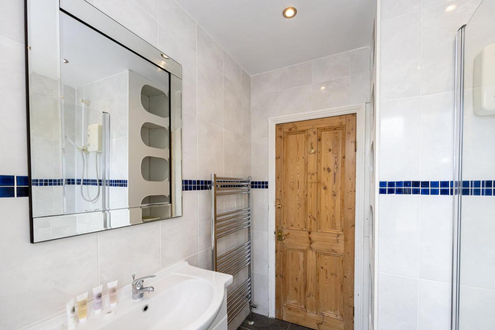 Guestready - Enchanting Life In Gorse Hill Manchester Exterior photo
