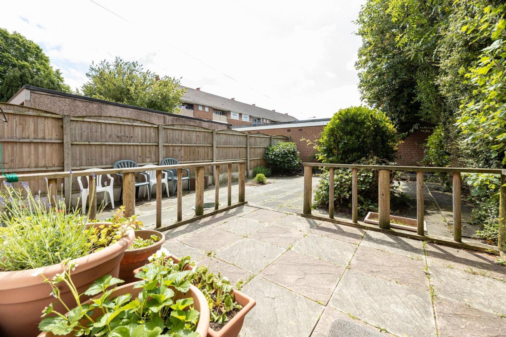 Guestready - Enchanting Life In Gorse Hill Manchester Exterior photo