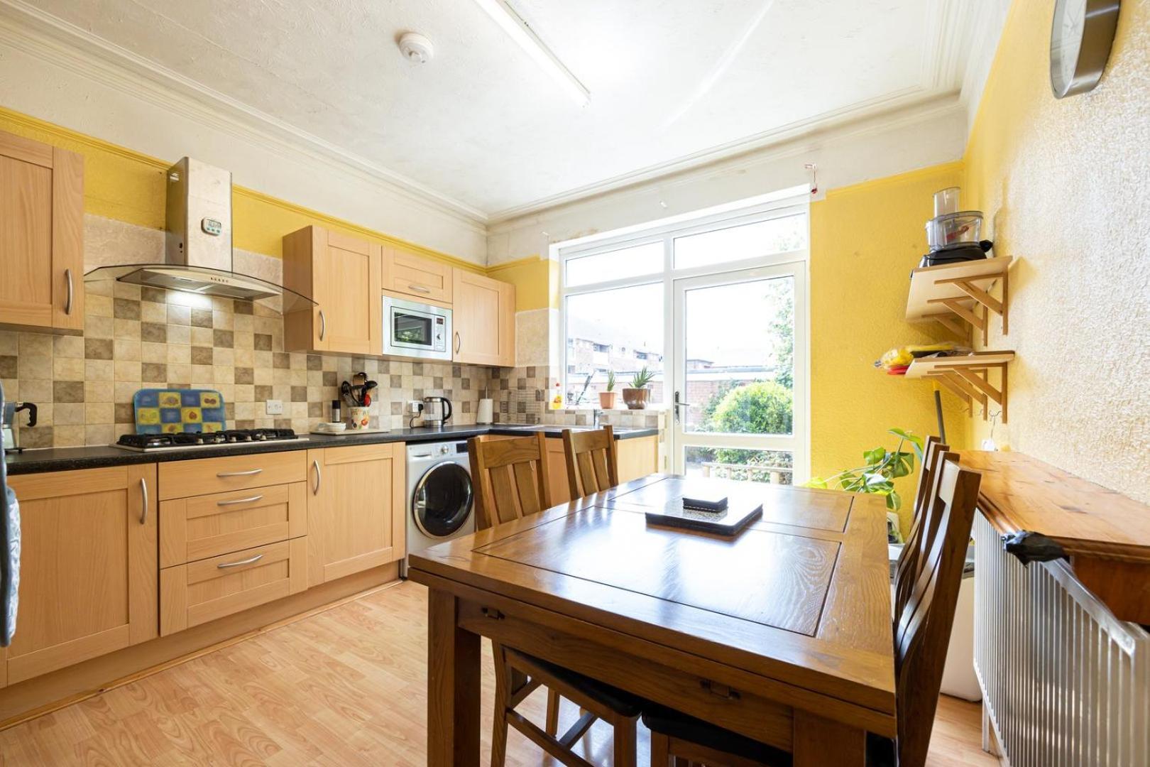 Guestready - Enchanting Life In Gorse Hill Manchester Exterior photo
